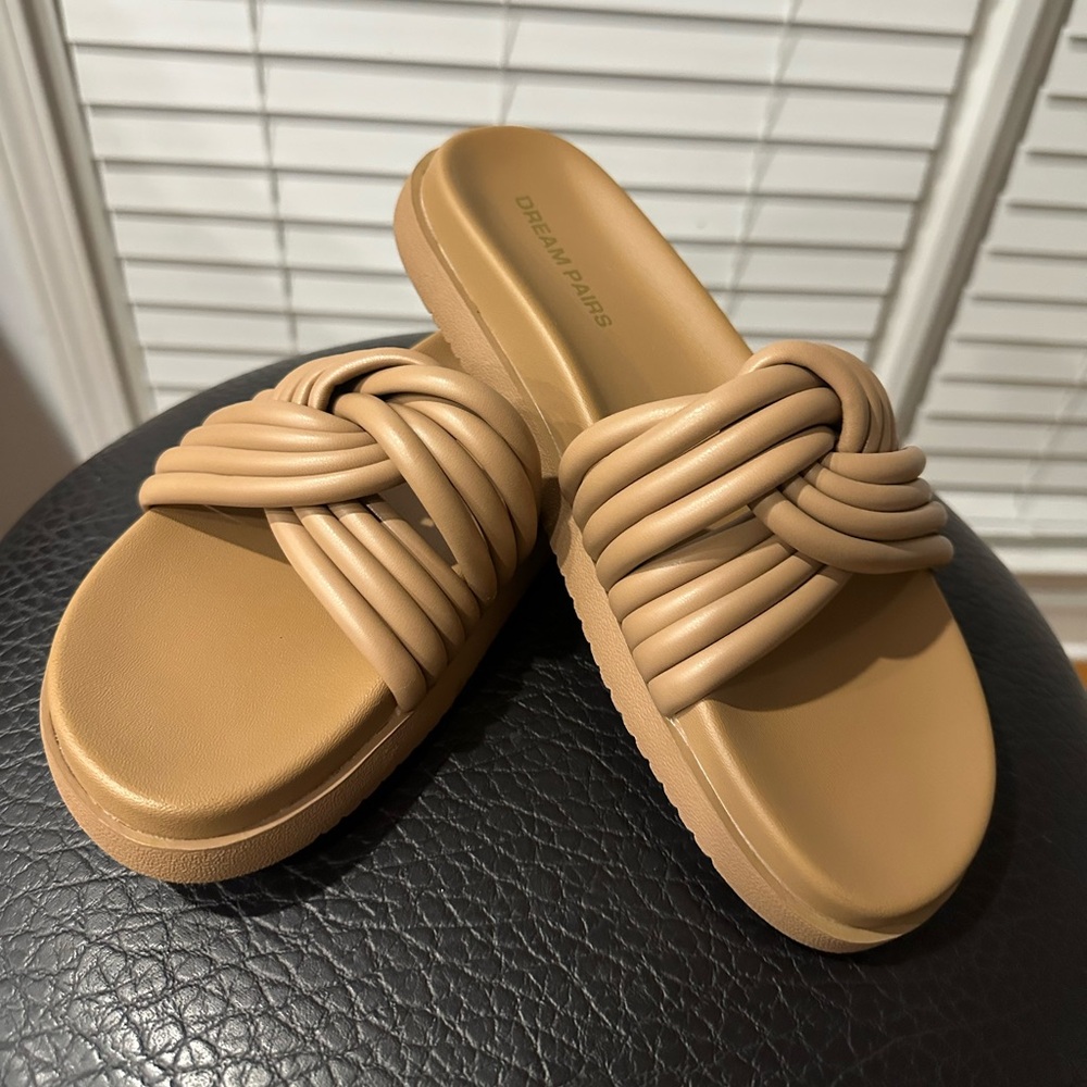 Dream Pairs Women's Beige Sandals 🤎 Size 8.5! Best Offer Accepted!